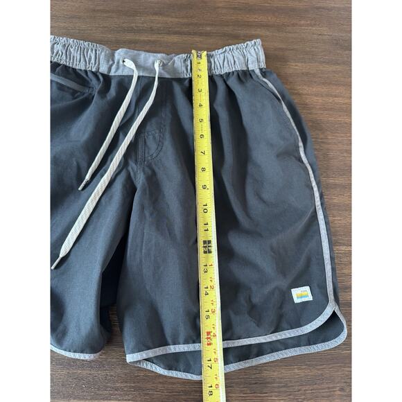 Vuori Banks Shorts Mens Medium Running Unlined Surf Swim 7 In Inseam - Picture 6 of 8
